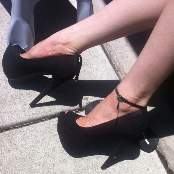 Black Ankle Strap Open Toe Heels - Picture 5 of 8